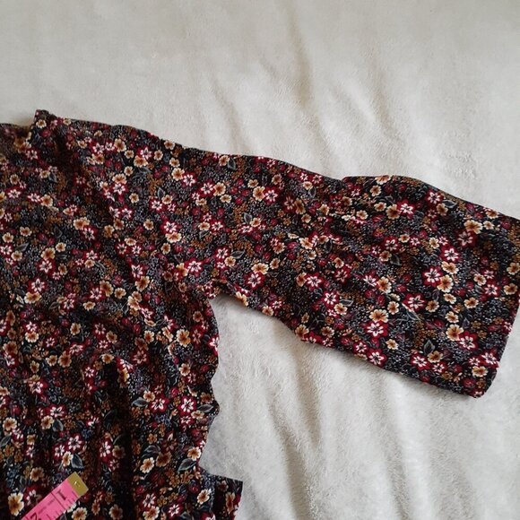 Time and Tru Women's XXL (20) Black Floral Tiered Peplum 3/4 Bell Sleeve Blouse - Picture 7 of 10